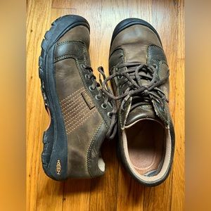 LIKE NEW Keen Shoes!